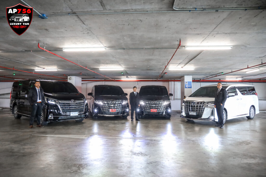 รถตู้ Toyota Alphard ของ AP756 จอดเตรียมพร้อมให้บริการเช่ารถกรุงเทพพร้อมคนขับ