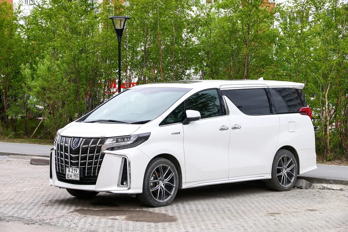 เช่ารถ Alphard พร้อมคนขับสำหรับนักท่องเที่ยวต่างชาติ มีข้อดีอะไรบ้าง